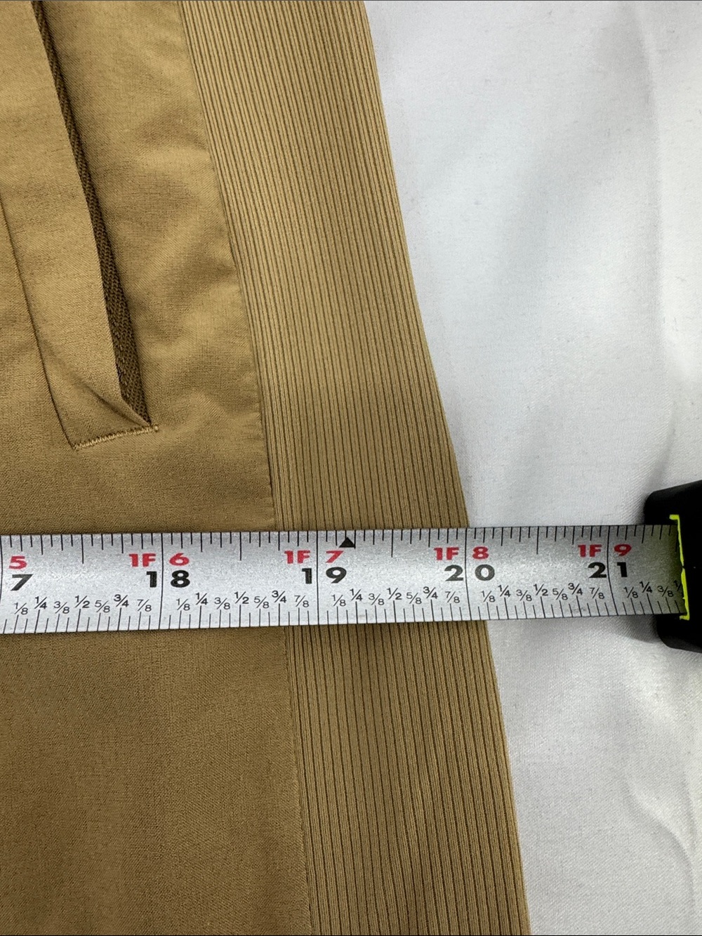 Athleta Womens Lightweight, Wrinkle-Free, Elastic Waist Khaki Dress Shorts, 10 - Picture 11 of 14